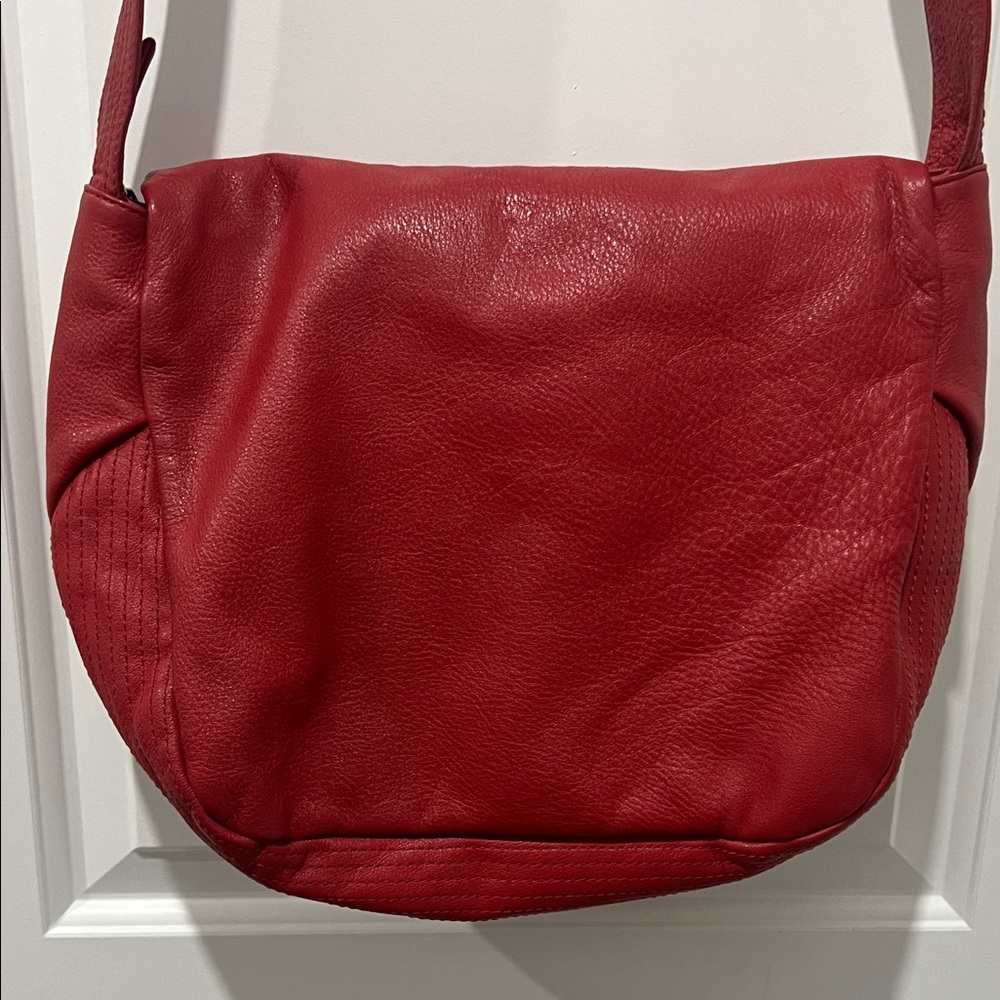 Elegant Mandarina Duck Red Leather Crossbody Bag - Picture 11 of 12